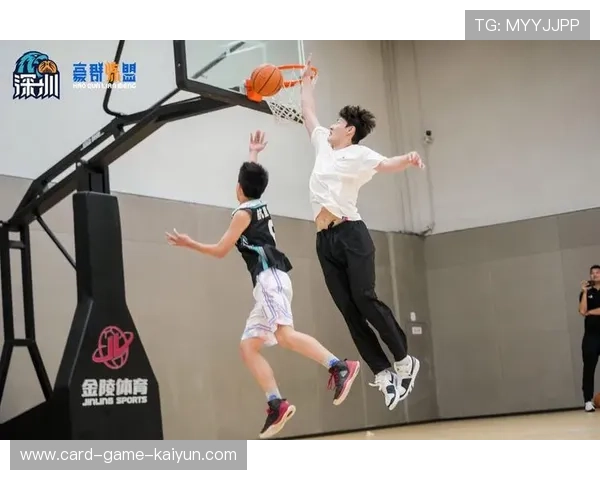 篮球少年隔扣引爆全场:青春与激情的瞬间奇迹