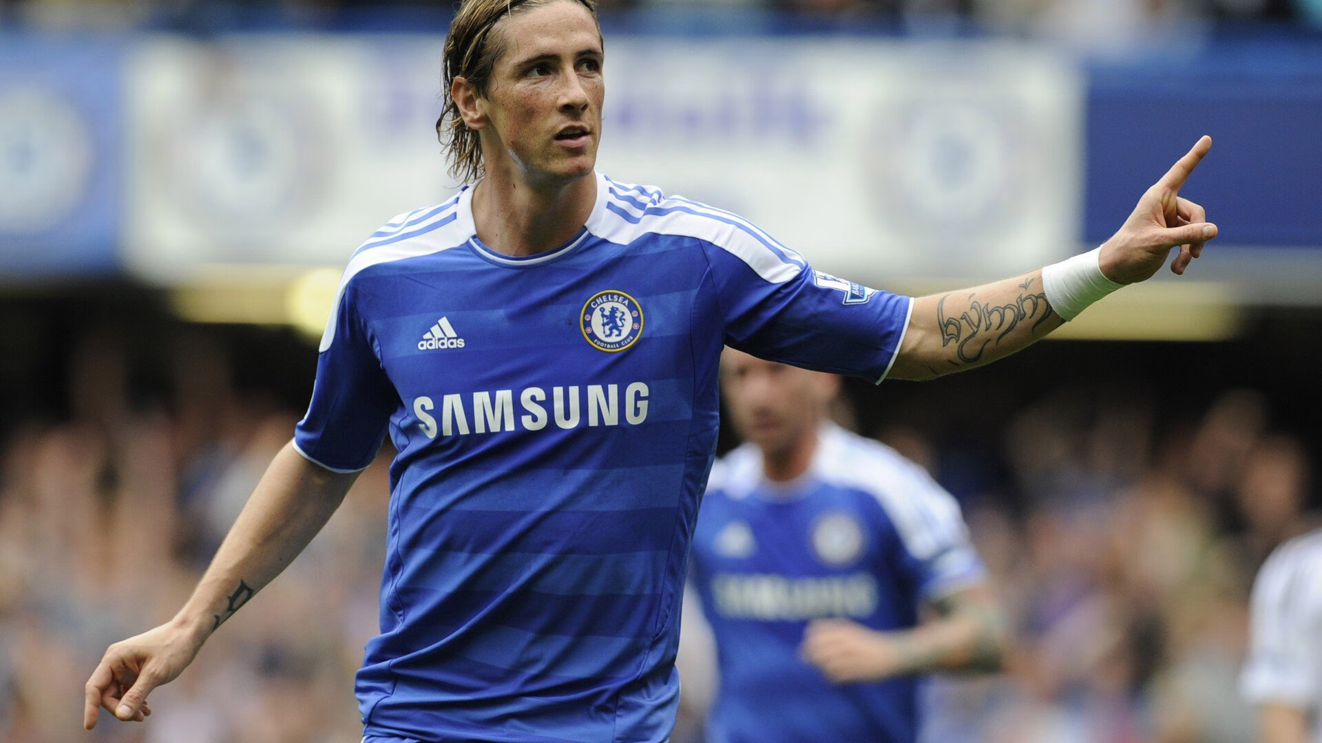 “靠墙静蹲谁坚持更久”午休小型赛成白领热门话题